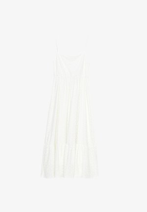 Vestido blanco sin mangas con escote redondo, confeccionado en tela de ojales, con cintura fruncida y falda en capas. Textura suave y ligero.