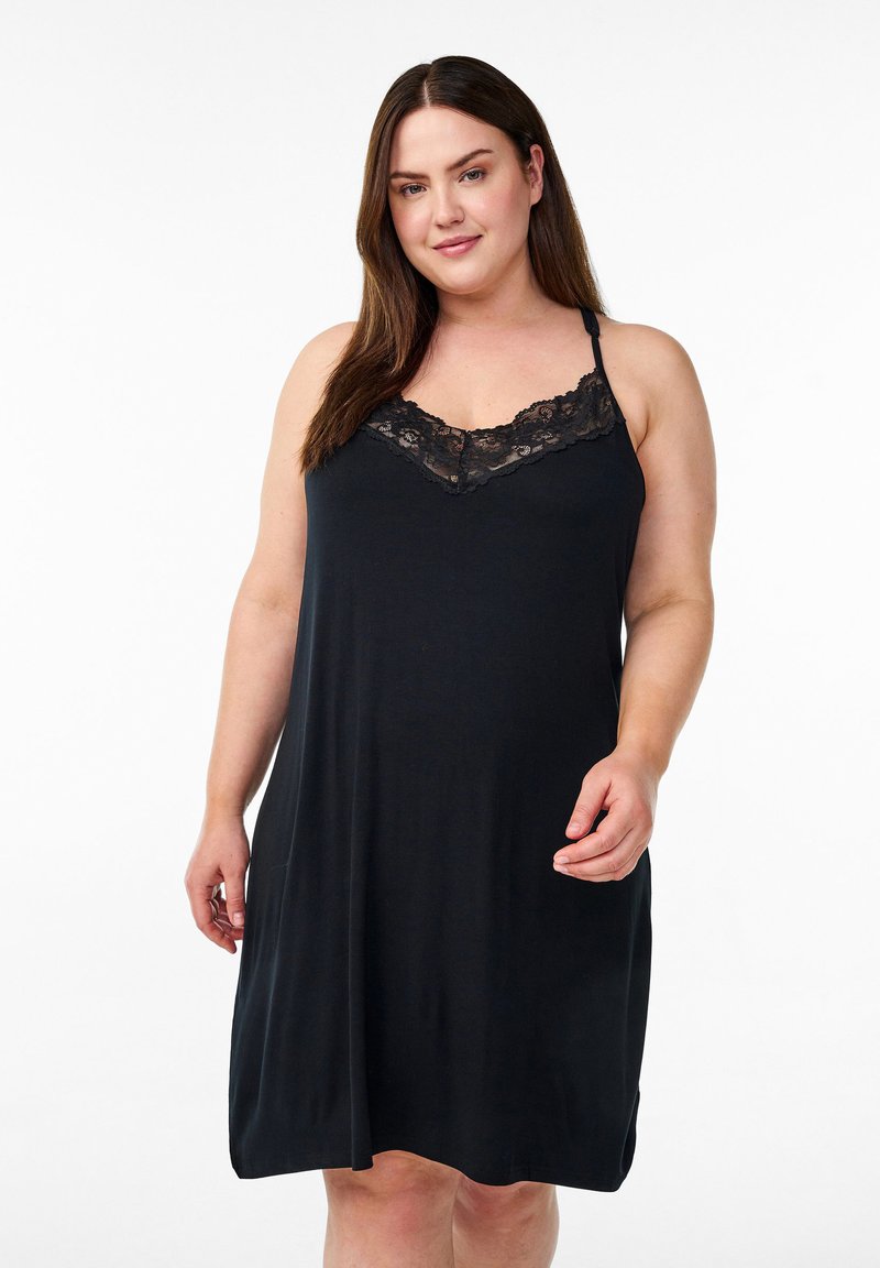 Vestito da notte nero con spalline regolabili, caratterizzato da una rifinitura in pizzo lungo il collo. Tessuto morbido e fluente con una lunghezza fino al ginocchio.