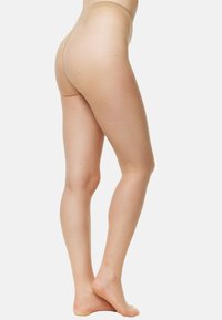 Beige trusse tights med glat tekstur, gennemsigtigt materiale, høj talje og konturerende design, der viser en bagsideudsigt af benene.