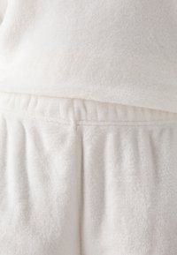 Thumbnail Image 5