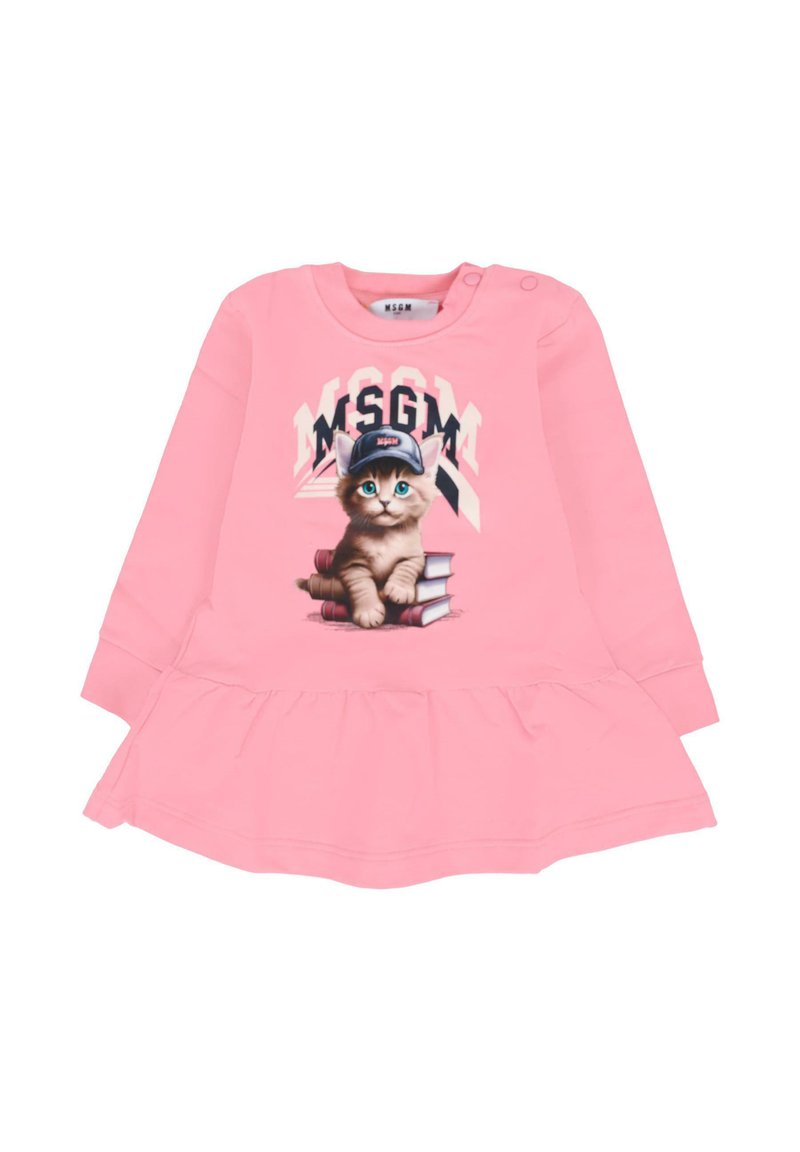 Robe rose à manches longues avec un ourlet volants, présentant un chaton portant une casquette assis sur des livres, ainsi que la marque "MSGM" en lettres majuscules.