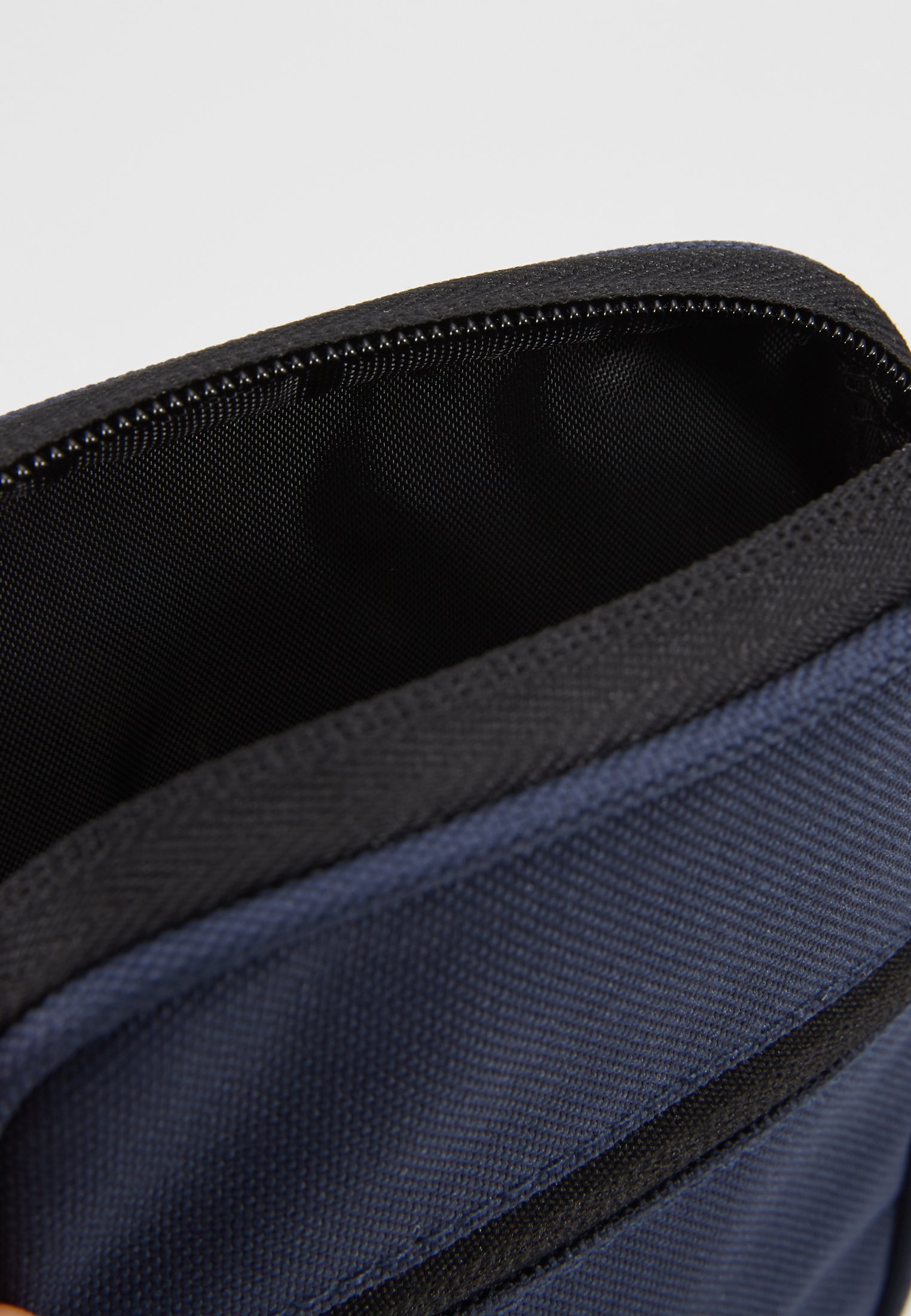 Lyle & Scott MINI MESSENGER Axelremsväska navy Zalando.se Lyle & Scott MINI MESSENGER Axelremsväska navy Zalando.se