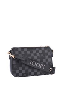 Kabelka přes rameno s motivem černého kostkového vzoru, vyrobená z syntetického materiálu, s uzávěrem na zip, zlatým kováním a popruhem s nápisem "JOOP!" v šedé barvě.