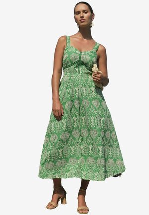 Love & Roses MIDI REGULAR FIT - Freizeitkleid - green palm