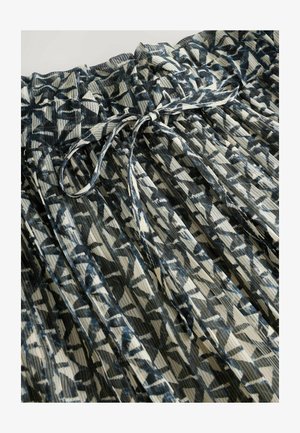 Plisēta auduma svārki ar elastīgu jostasvietu, kas satur saites detalizāciju. Krāsu shēma ietver melnu, balta un zilo toņu dažādus abstraktus rakstus.