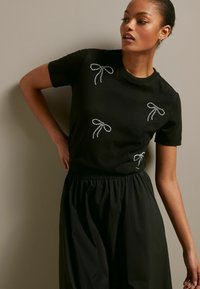 Next SHORT SLEEVE  REGULAR FIT - T-shirts print - black