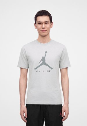 Jordan CREW - Μπλουζάκι με στάμπα - neutral grey/smoke grey