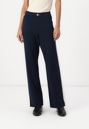 BADGE SWEATER PANT - Tygbyxor - dark night navy