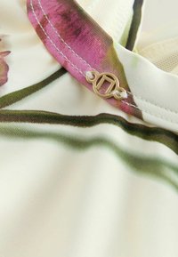 Neizvēlēts, cream tulip print