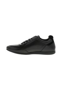Zapatilla de cuero negro para hombre de corte bajo, con cierre de cordones y diseño minimalista elegante, mostrada en perfil lateral.