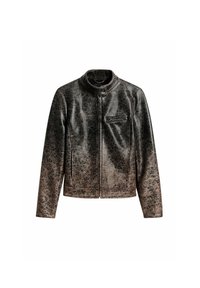 Veste en cuir synthétique noire avec un col haut, fermeture éclair à l'avant et poche poitrine. Présente une surface texturée et une coupe ajustée.