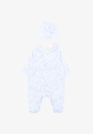 Witte baby romper en bijpassende hoed met lichtblauwe cartoon dierenprint en Givenchy-logo op de hoed en slabbetje.