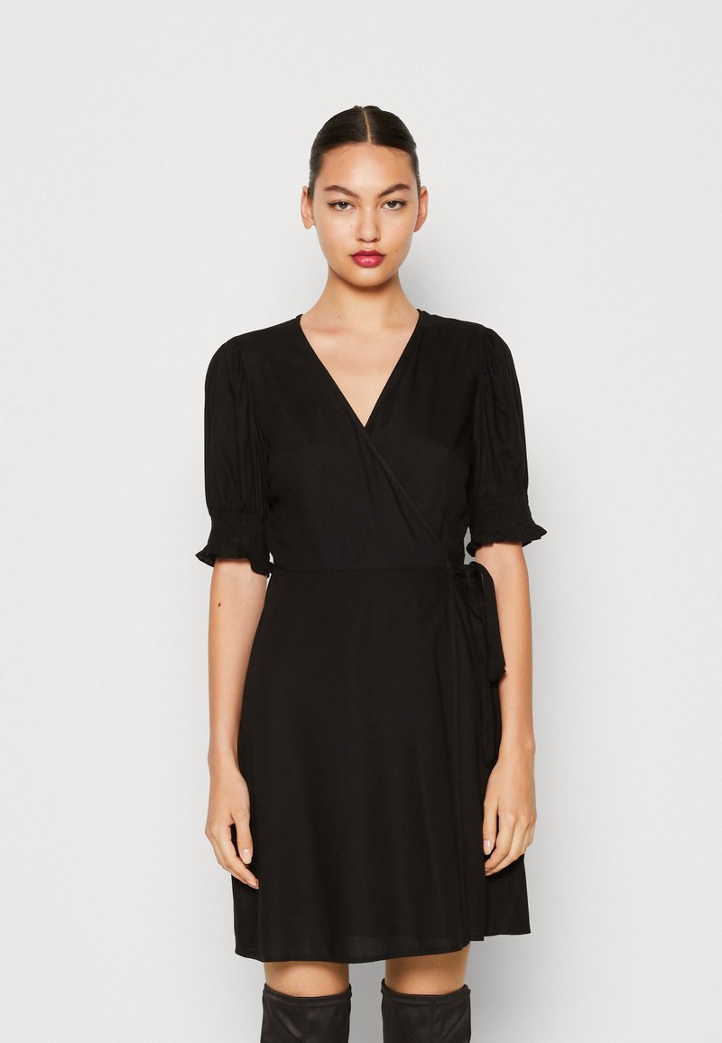 Pieces PCTALA WRAP DRESS Hverdagskjole black/sort Zalando.dk
