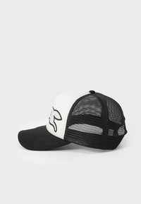 Icecream POLKA DOT RUNNING DOG TRUCKER  - Kepuraitė - white