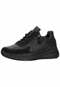 Sneaker nera con una combinazione di pelle liscia e tessuto testurizzato, dotata di una chiusura con zip e lacci. Punta rotonda e suola spessa.