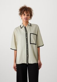 Vero Moda Tall VMNADIA  - Blúzka so zapínaním na gombíky - birch