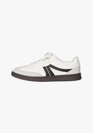PULL&BEAR, Sneakersy niskie