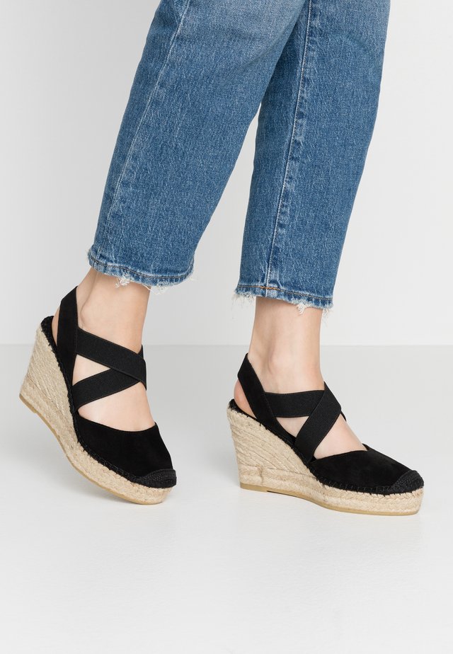 Sandaler med høye hæler - black