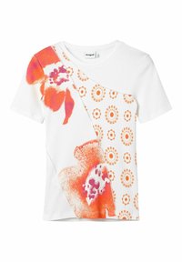 Vit t-shirt med kort ärm som har en asymmetrisk design med röda och orange blommönster samt cirkulära detaljer på ena sidan. Strukturerad tyg.