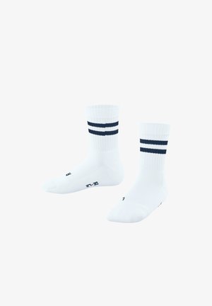 Chaussettes en coton blanches avec une texture côtelée, ornées de deux rayures bleu marine autour du haut. Marquages de taille imprimés près des orteils.