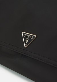 Guess GEMMA - Ručna torba - black