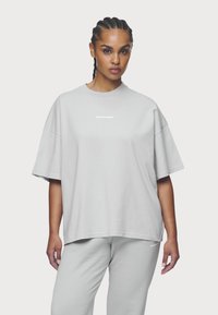 Pegador BRACY - T-shirts - washed sky grey