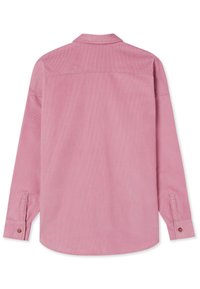 Chemise rose en velours côtelé à manches longues vue de dos avec poignets boutonnés et ourlet droit.