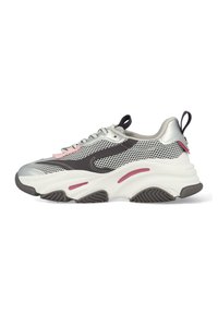 Sneaker con tomaia in rete argentata e nera, dettagli rosa, suola bianca spessa e suola esterna in gomma testurizzata. Inclusi dettagli riflettenti.
