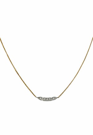 Collar de cadena de oro con un colgante curvado adornado con pequeñas cristales redondas y transparentes, engastadas en un marco texturizado similar a la plata.