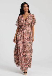 Abito lungo in tessuto leggero, con una fantasia floreale rosa su sfondo marrone. Scollo a V, maniche corte a volant e vita stretta.