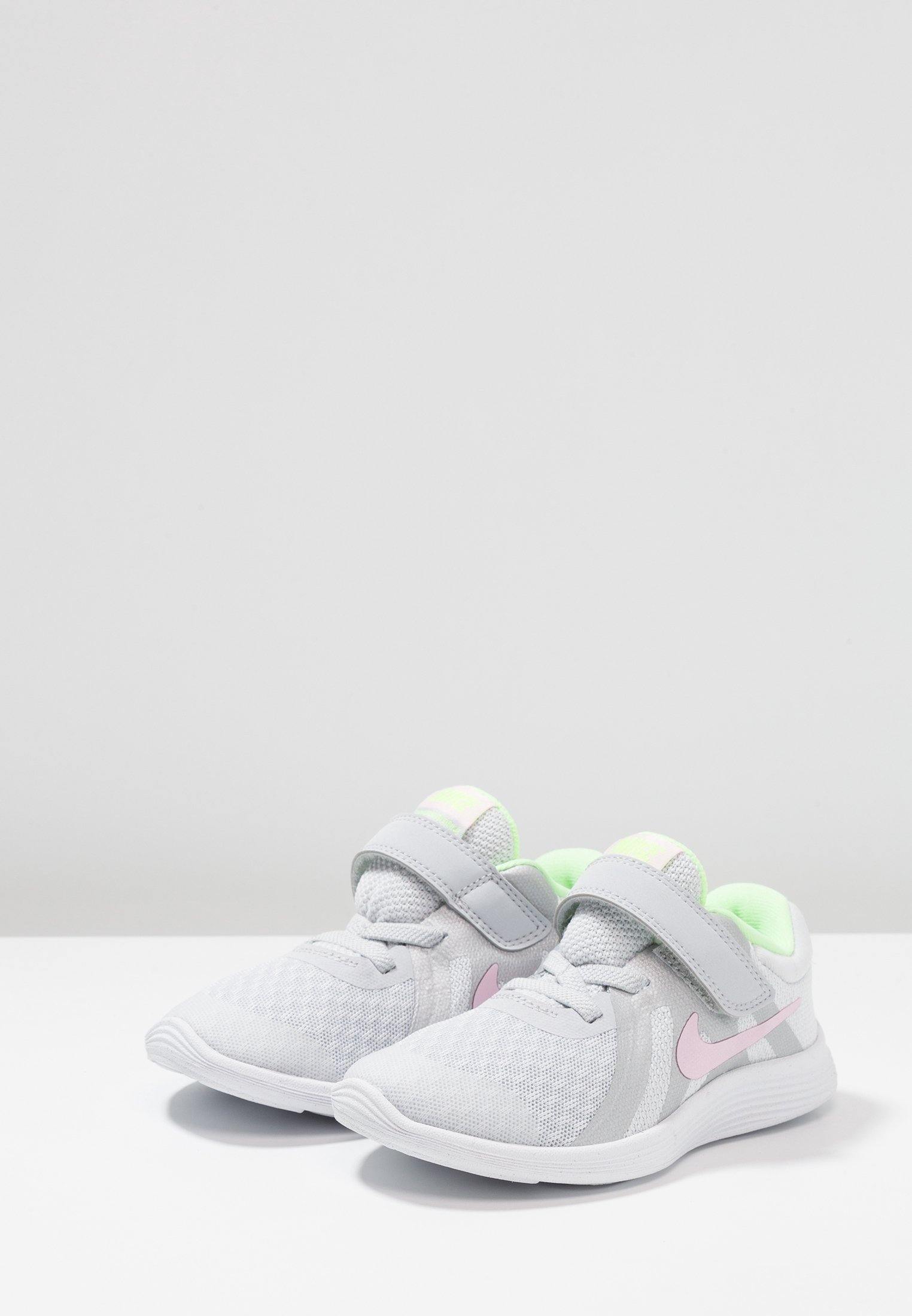 nike revolution 4 shine