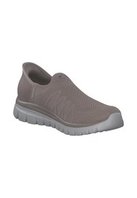 Graue Slipper mit einem atmungsaktiven Strick-Obermaterial, das ein strukturiertes Muster aufweist, und einer gepolsterten weißen Sohle für Komfort und Flexibilität.