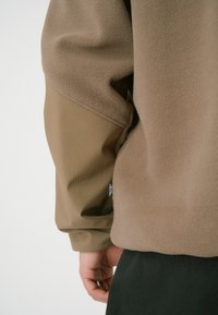 Cleptomanicx Fleecejacke - shitake