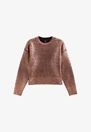 Pull en rose doré avec une finition texturée et brillante, des manches longues et un col rond. Le design présente une longueur légèrement raccourcie.