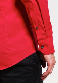 OLYMP No. Six SUPER SLIM FIT - Camisa formal - rot