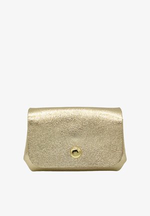 Pochette pailletée dorée en matériau texturé. Dotée d'un rabat avec fermeture par bouton-pression doré brillant. Forme rectangulaire compacte.