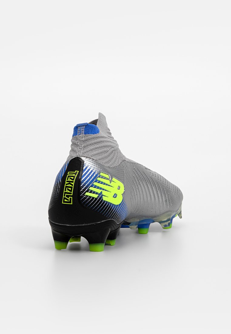 Fußballschuhe für festen Untergrund