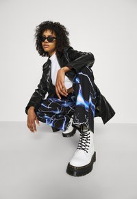 Jaded London LIGHTNING - Calças de ganga de perna direita - blue