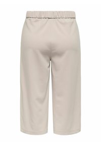 Beżowe spodnie typu crop z elastycznym paskiem w talii, wykonane z gładkiego materiału. Charakteryzują się prostym fasonem i prostymi nogawkami, idealne do codziennego noszenia.