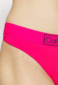 Calvin Klein Underwear THONG REIMAGINED HERITAGE - Stringi
