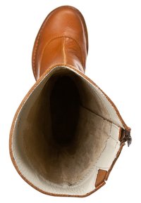 Botas de cuero marrón claro con puntera redondeada, exterior texturizado, interior liso y cierre de cremallera lateral para un fácil acceso.