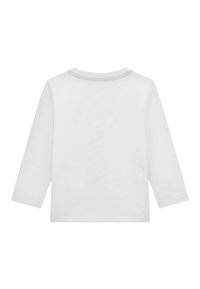 T-shirt bianco in cotone a maniche lunghe con scollatura rotonda, caratterizzato da un design semplice e dettagli di cucitura leggera lungo il collo e le maniche.