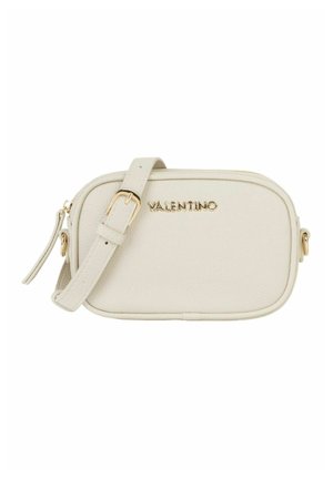 Petit sac bandoulière rectangulaire beige avec une sangle à boucle dorée et le logo Valentino à l'avant, fermeture à glissière en haut.