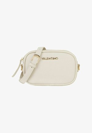 Petit sac bandoulière rectangulaire beige avec une sangle à boucle dorée et le logo Valentino à l'avant, fermeture à glissière en haut.