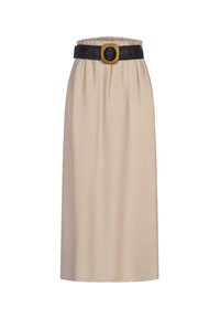 Jupe midi beige avec une taille froncée et une ceinture tissée noire. La ceinture présente une boucle ronde de couleur claire, offrant un contraste et des détails.