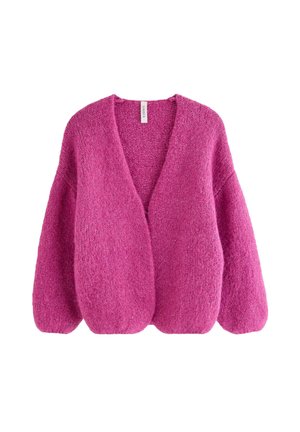 Měkký, přehnaně velký kardigan jasně růžové barvy. Má hluboký výstřih do V a objemné rukávy. Vyroben z měkkého pleteného materiálu. Bez zapínání.