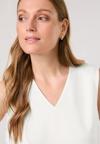 Taifun MIT V-AUSSCHNITT - Bluse - offwhite