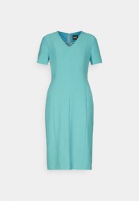 Robe turquoise ajustée atteignant le genou, à manches courtes, encolure en V et fermeture éclair au dos, présentée sur un fond blanc uni.