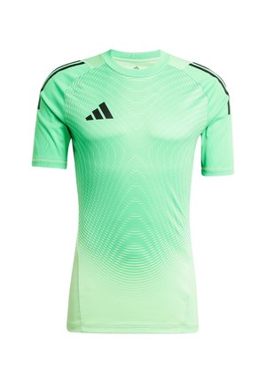 Groene sporttrui met korte mouwen en een gradientpatroon. Gemaakt van ademend materiaal, met zwarte accenten en een logo op de voorkant.