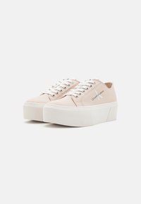 Calvin Klein Jeans FLATFORM CUPSOLE  - Joggesko - whisper pink/bright white